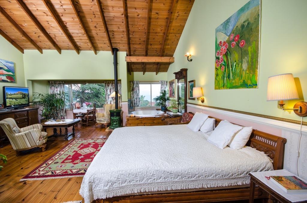 Ha'Seuda Ha'Achrona Suites Amirim Zimmer foto